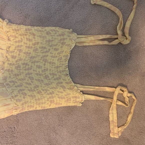 Amuse Society Romper. Cute pale yellow summer print. Tie straps. Size Small. - Picture 4 of 6